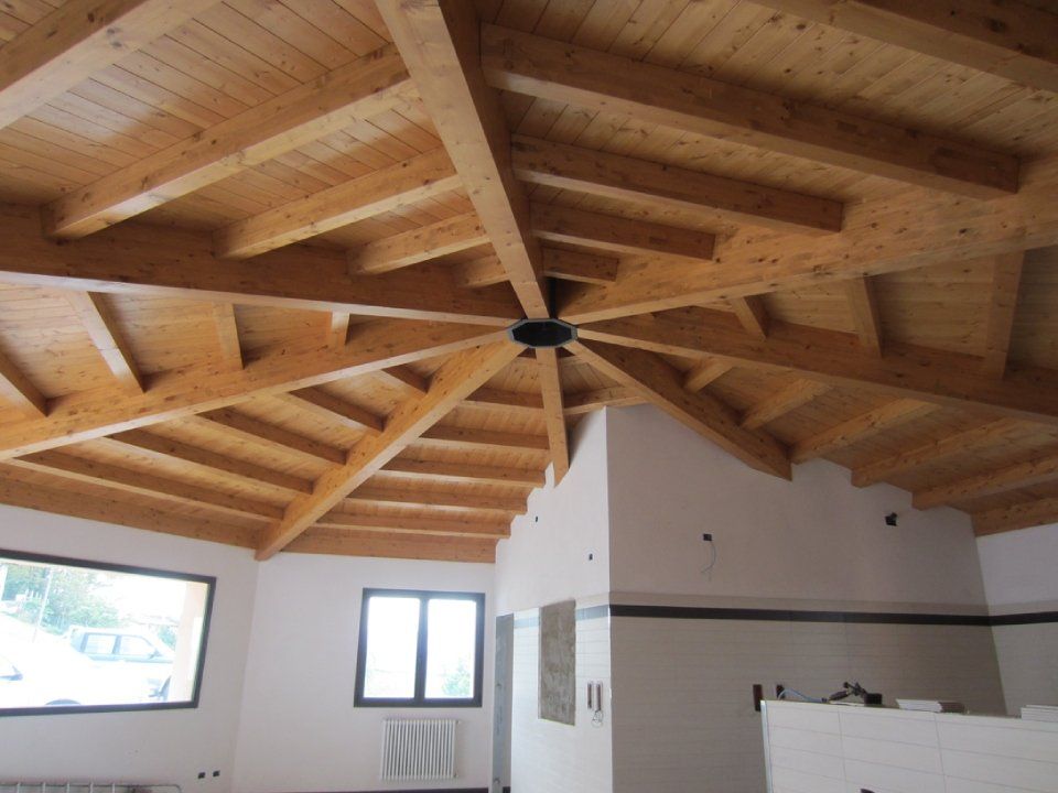 Tetto ottagonale in legno