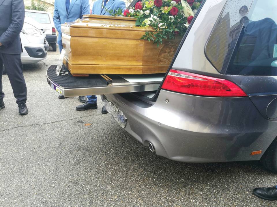 mezzo per il trasporto funebre