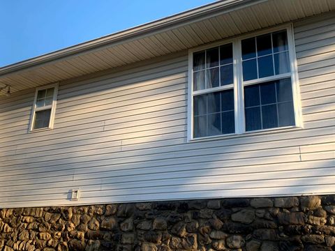 Power washing houses