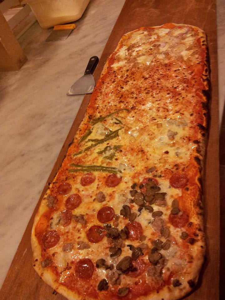 pizza con olive e peperoni