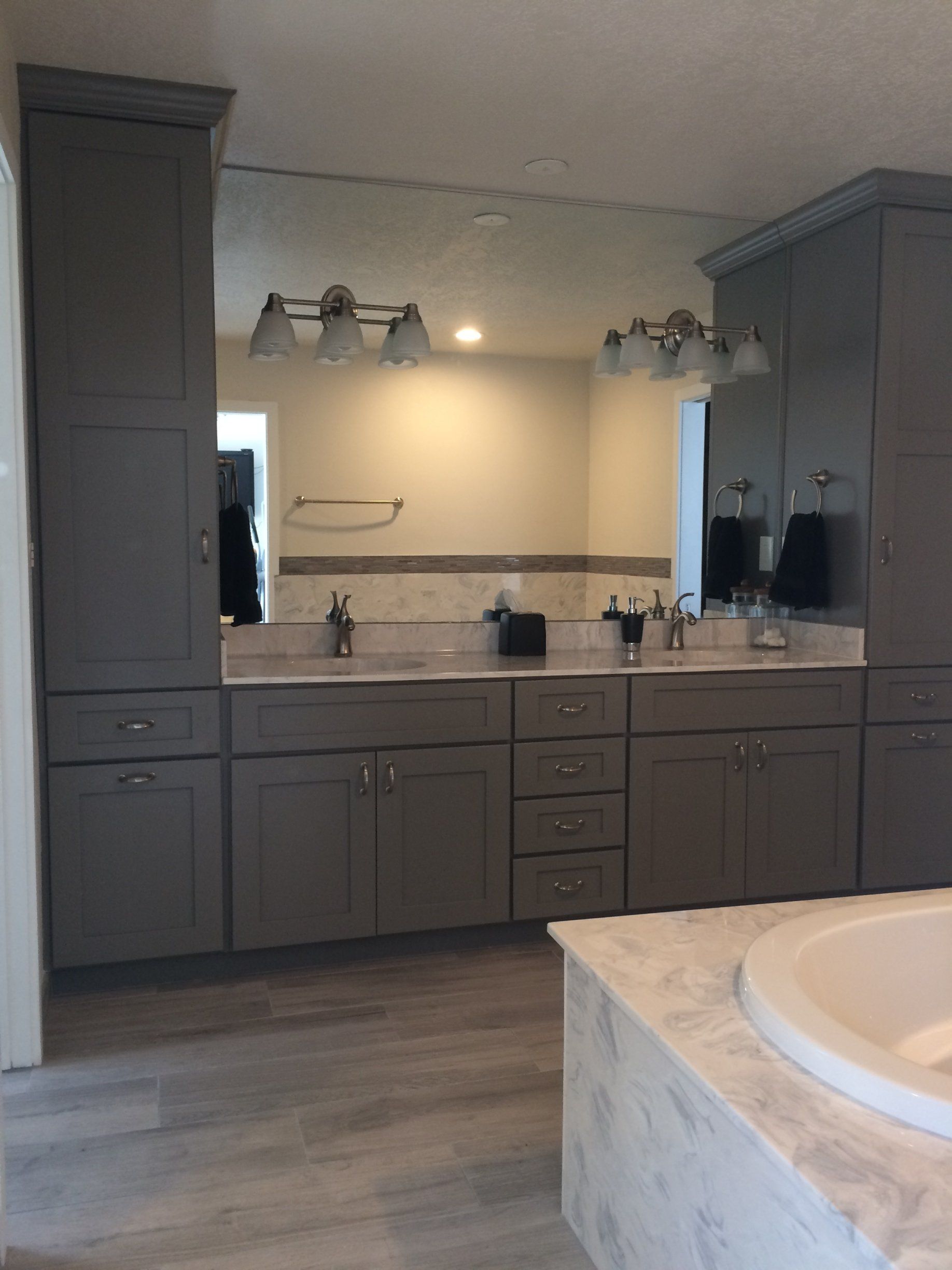 A bathroom with two sinks and a bathtub