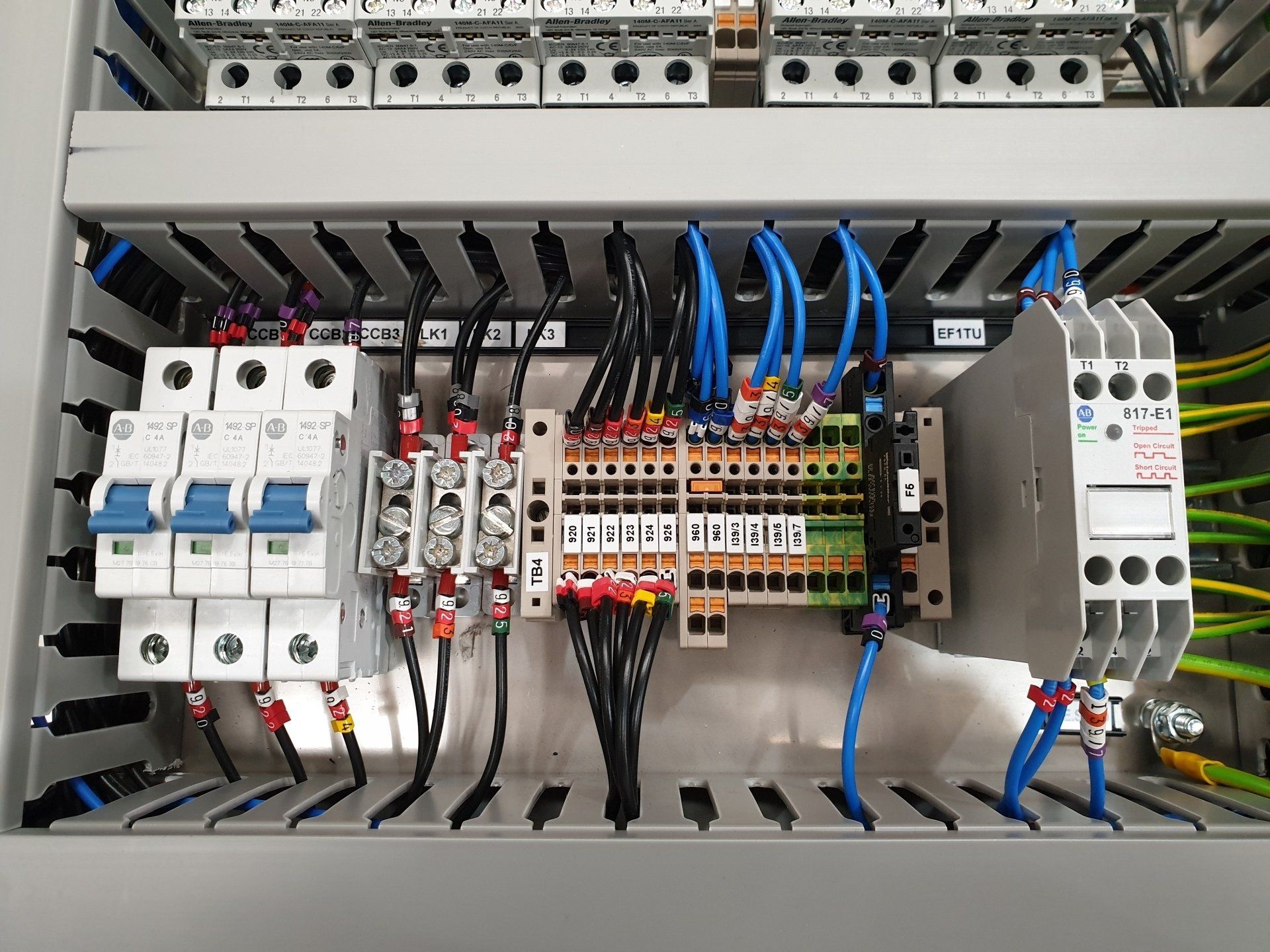 CCBS power distribution to terminal blocks and fused supply to signal amplifier