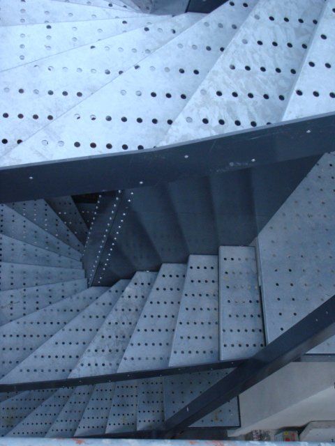 Cage d'escalier exterieure métallique