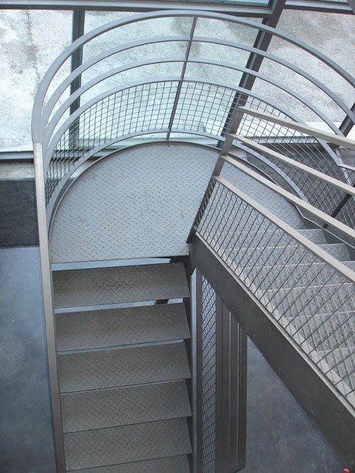 Escalier métallique en tole larmée antidérapante