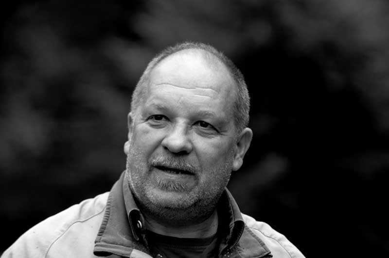 Herr Weiss fortæller om sine erfaringer med at anvende planeringsskær på sine mange grus- og skovveje.