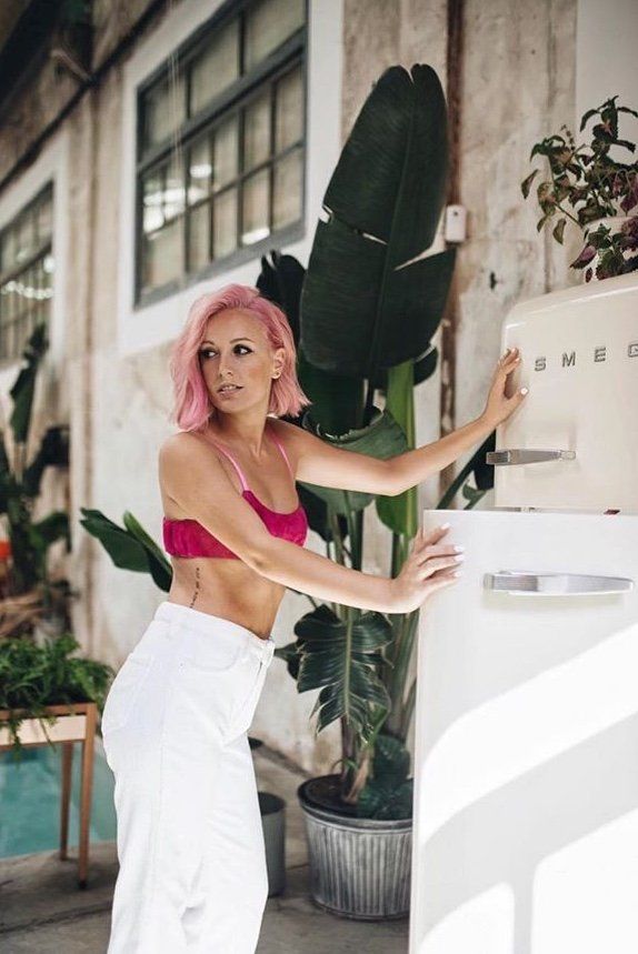 MAKEUP & HAIR. SWEET CALIFORNIA ALBUM COVER ORIGEN.