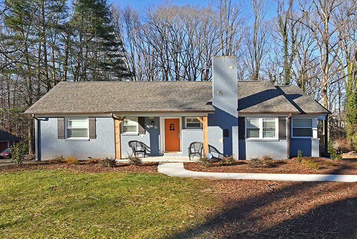933 Long Dr
