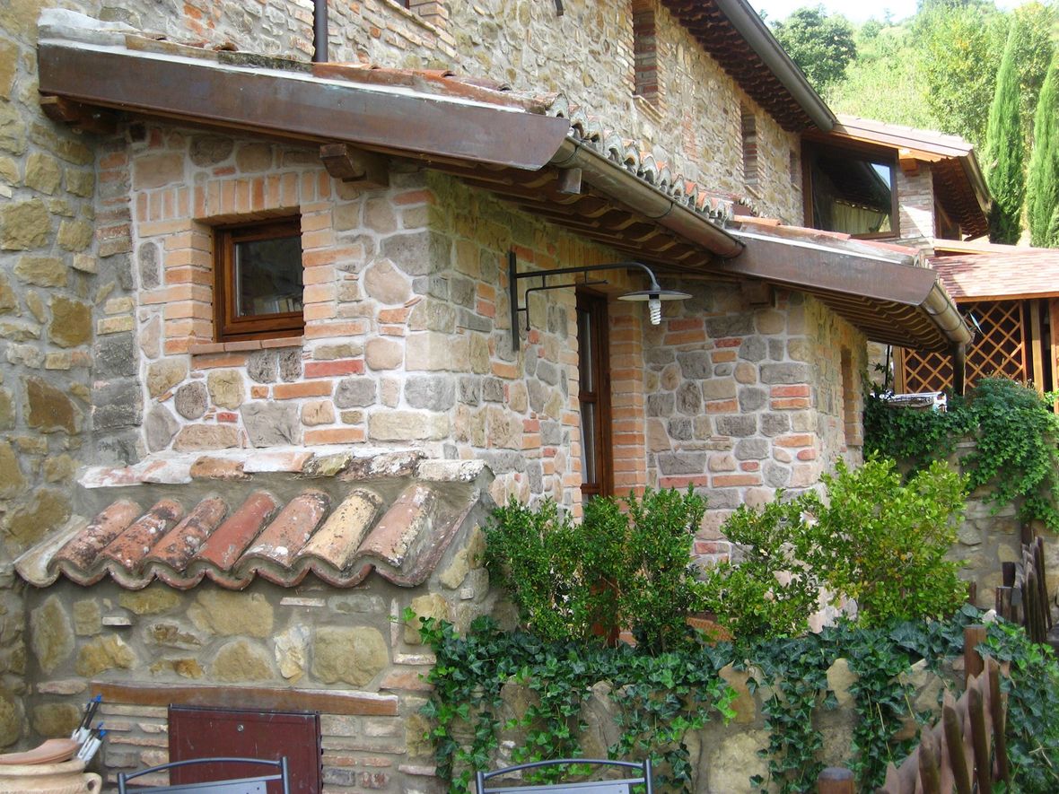 Rivestimento con pannelli in pietra ricostruita Decor