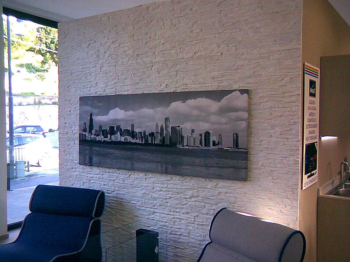 Rivestimento con pannelli in pietra ricostruita Decor