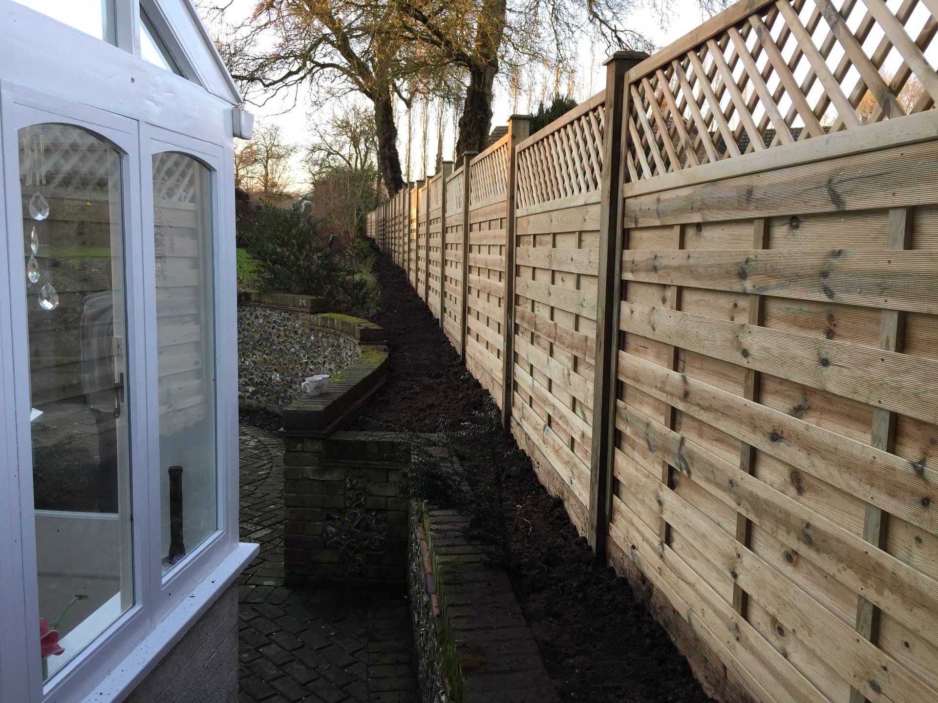 Featheredge and trellis fencing