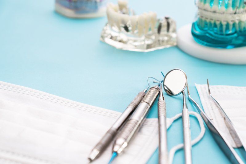 Strumentazione per visite dentistiche