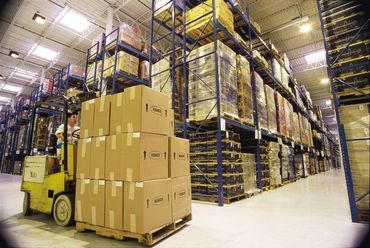 Cada vez más la gestión del almacén precisa de nuevas tecnologías para poder ser competentes, para ello existen softwars (SGA) especializados que le ayudarán a optimizar en tiempo, espacio y costes. Fundamental hay que conocer y analizar la metodología aplicada, conocer la trazabilidad , ubicación, mantener informado el sistema en tiempo real, aplicación de sistemas válidos según tipo de mercancía, optimización en movimientos, operaciones, gestión administrativa, control del flujo físico de las mercancías y del flujo administrativo. Reingenieria de procesos. almacén en plena acción operativa