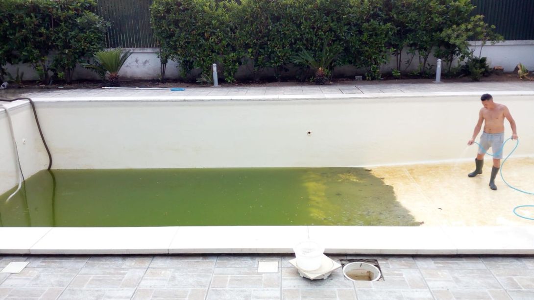 piscina da pulire