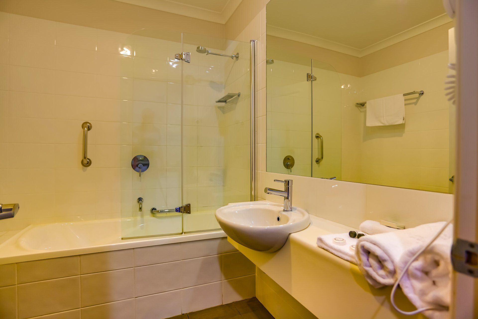 Standard Rooms - Bathroom