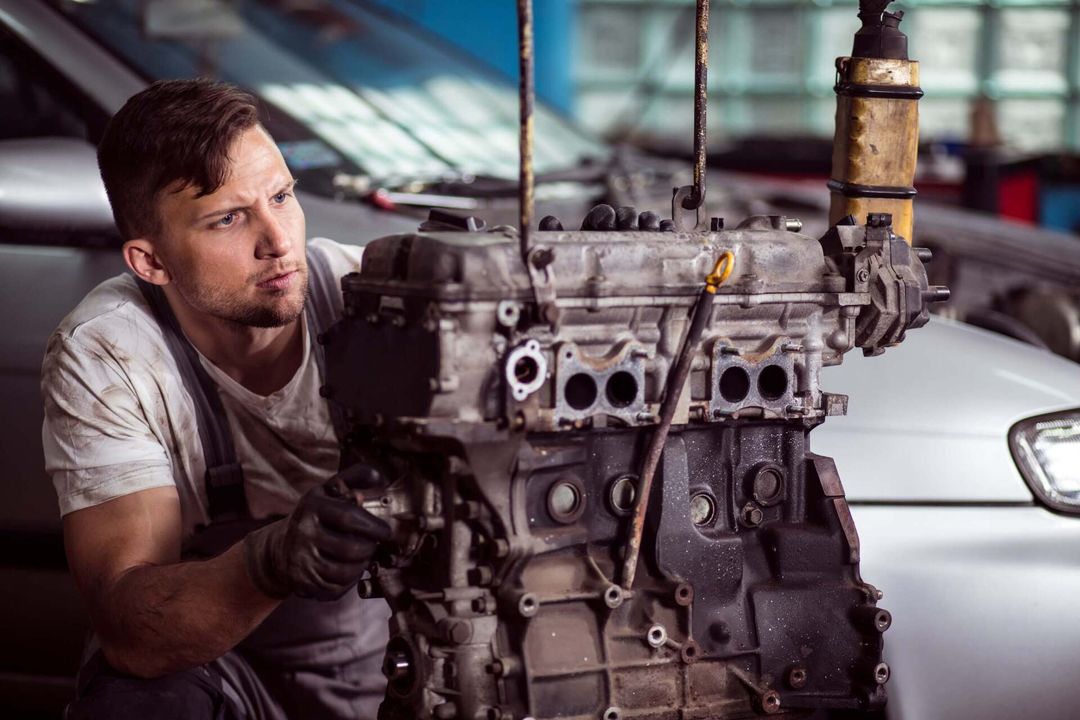 rettifica motore auto in officina