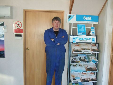 An air conditioning expert