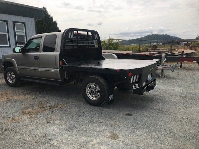 2003 Chevy w/ 84 x 84 RD Bed