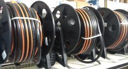 bobine con tubi in plastica per irrigazione