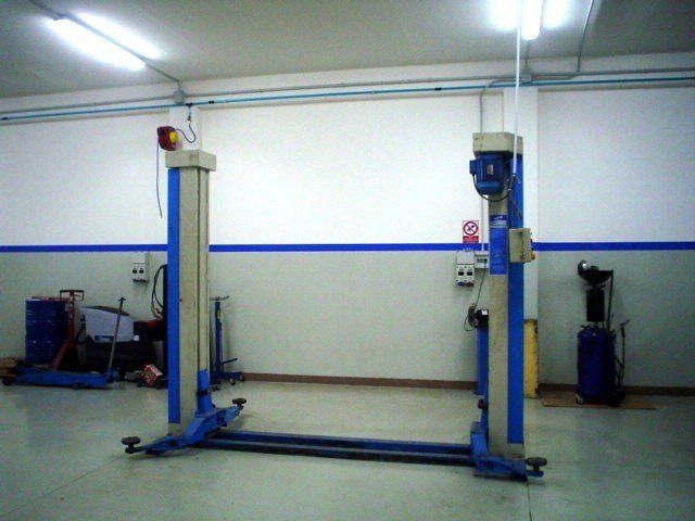 interno di officina per auto 4