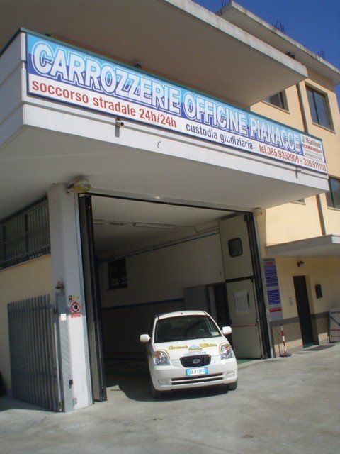 ingresso di officina per auto