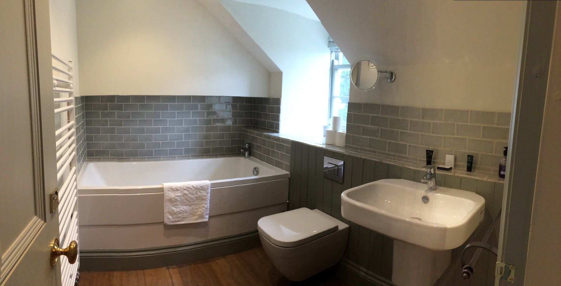 Ingleby Manor Cottage bathroom