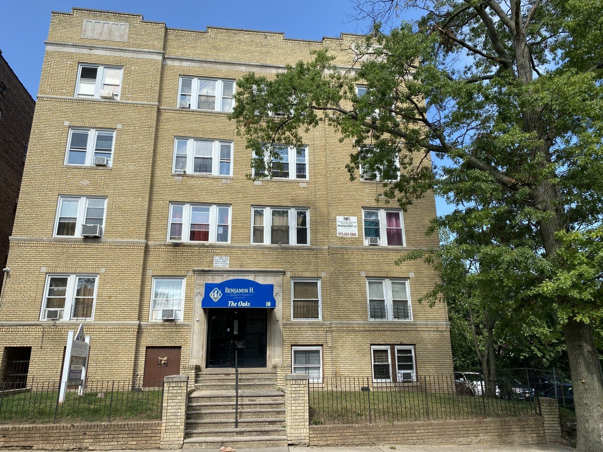 The Oaks Exterior