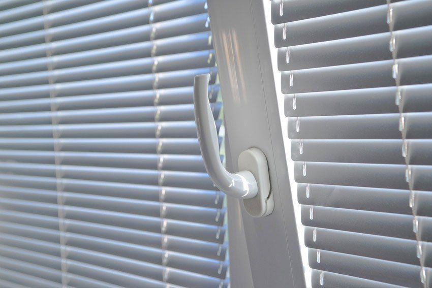 VENETIAN BLINDS