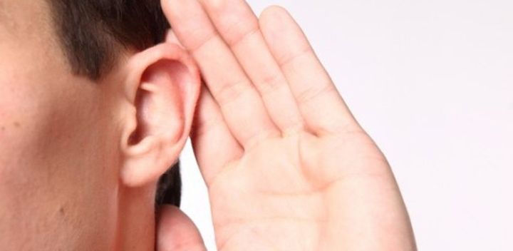 contenitore con apparecchio acustico