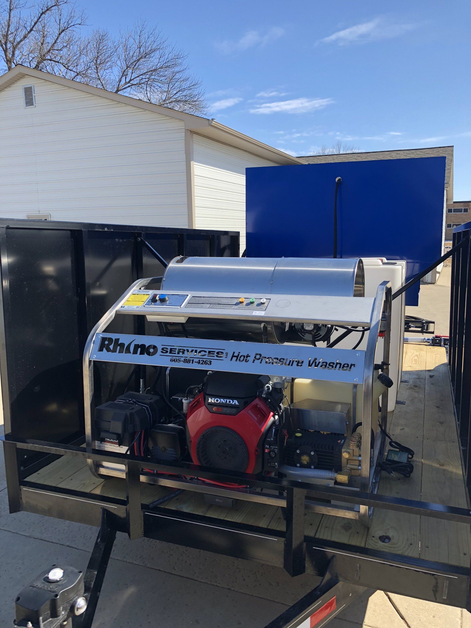 A generator is sitting on the back of a trailer.