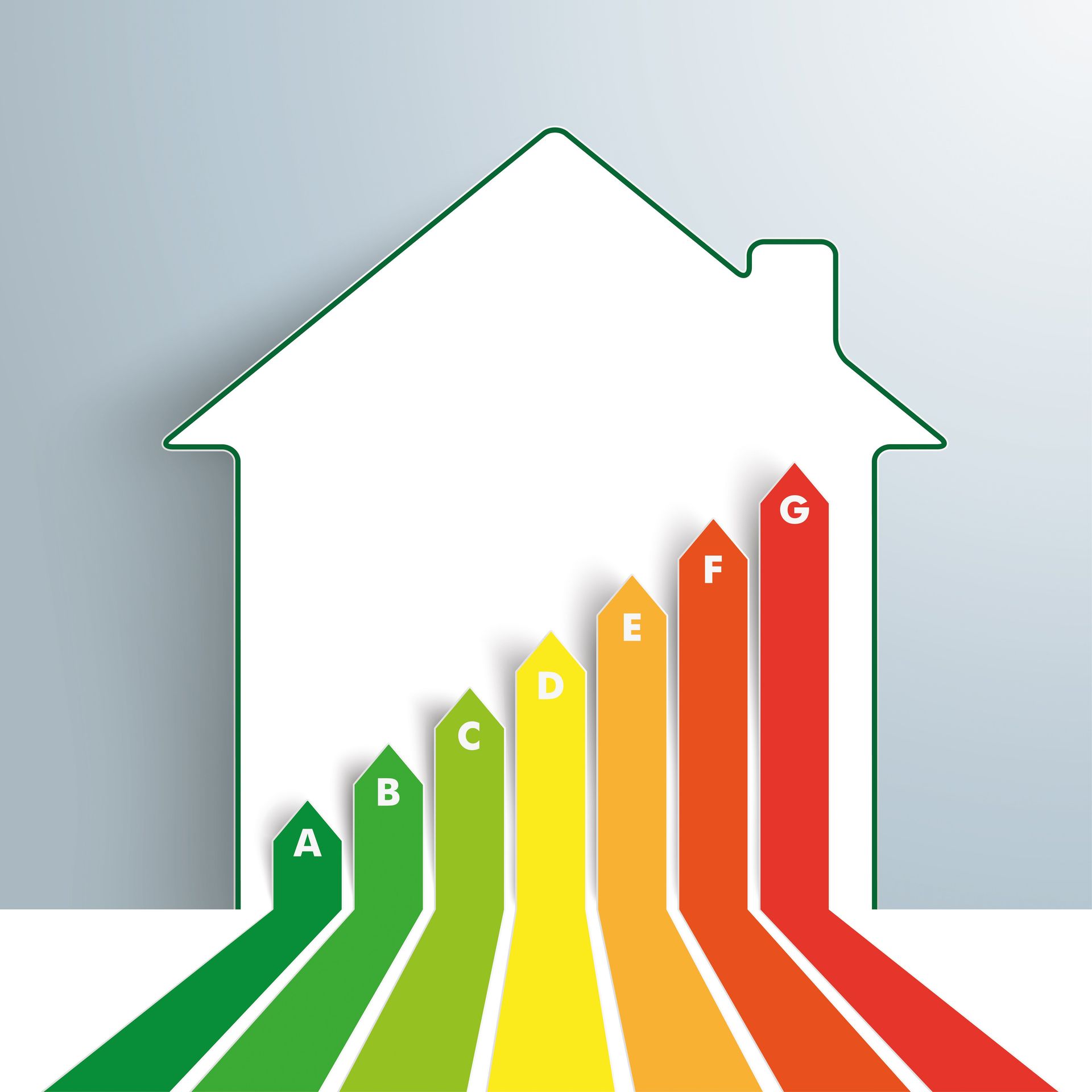 Ein Haus mit Pfeilen, die auf verschiedene Stufen der Energieeffizienz zeigen