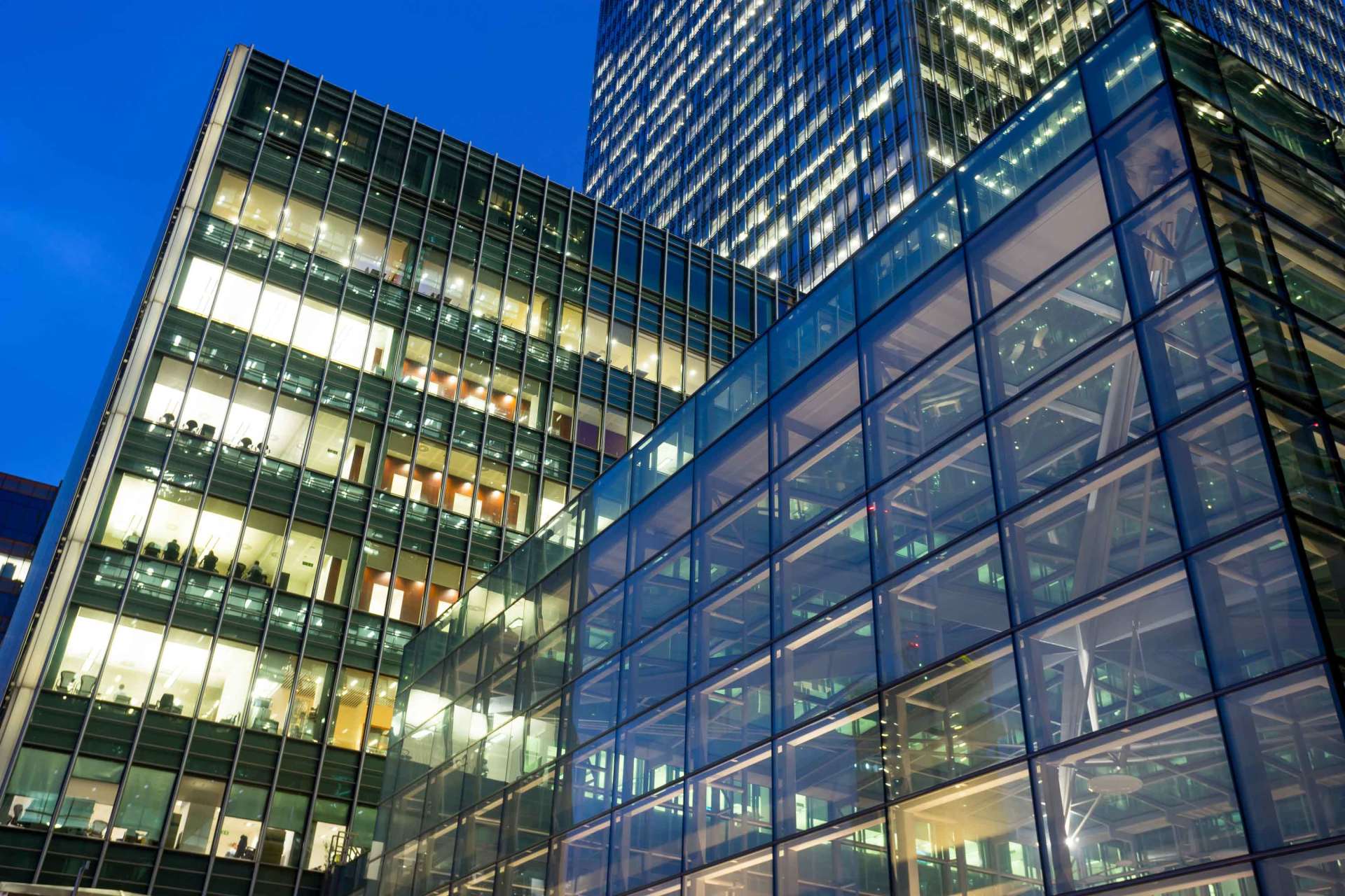 Smart wireless control for large challenging offices
