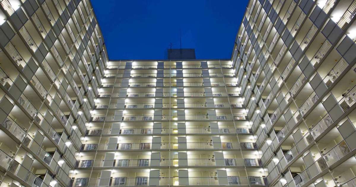 Smart wireless control for large challenging social housing