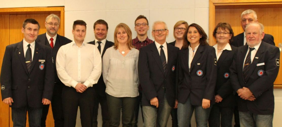 Wasserwacht Schwandorf SAD Jahreshauptversammlung jhv Der neue Vorstand der Wasserwachtsortsgruppe Schwandorf mit Vertretern des Kreisverbandes und der Kreiswasserwacht (von links): Reinhold Lindauf, Otto Langenhahn, Michael Lindauf, Wolfgang Dantl, Nicole Schmidl, Johannes Heck, Rüdiger Frey, Michaela Krämer, Yvonne Bothner, Claudia Allwang-Wopper, Roland Vogt und Reinhard Guder.