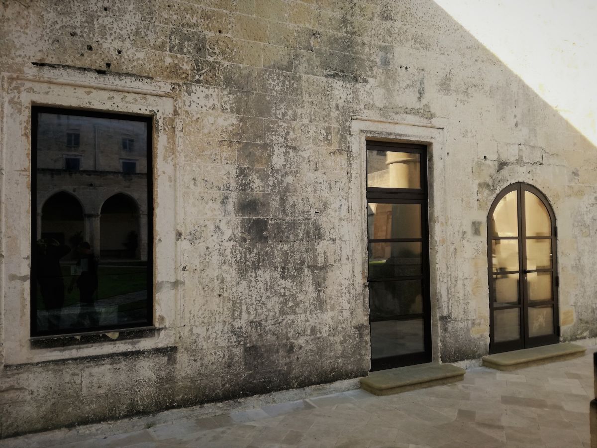 infissi in Corten su edificio storico