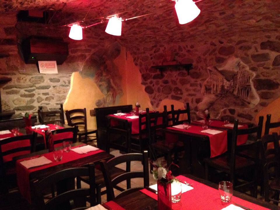 Interni ristorante in pietra