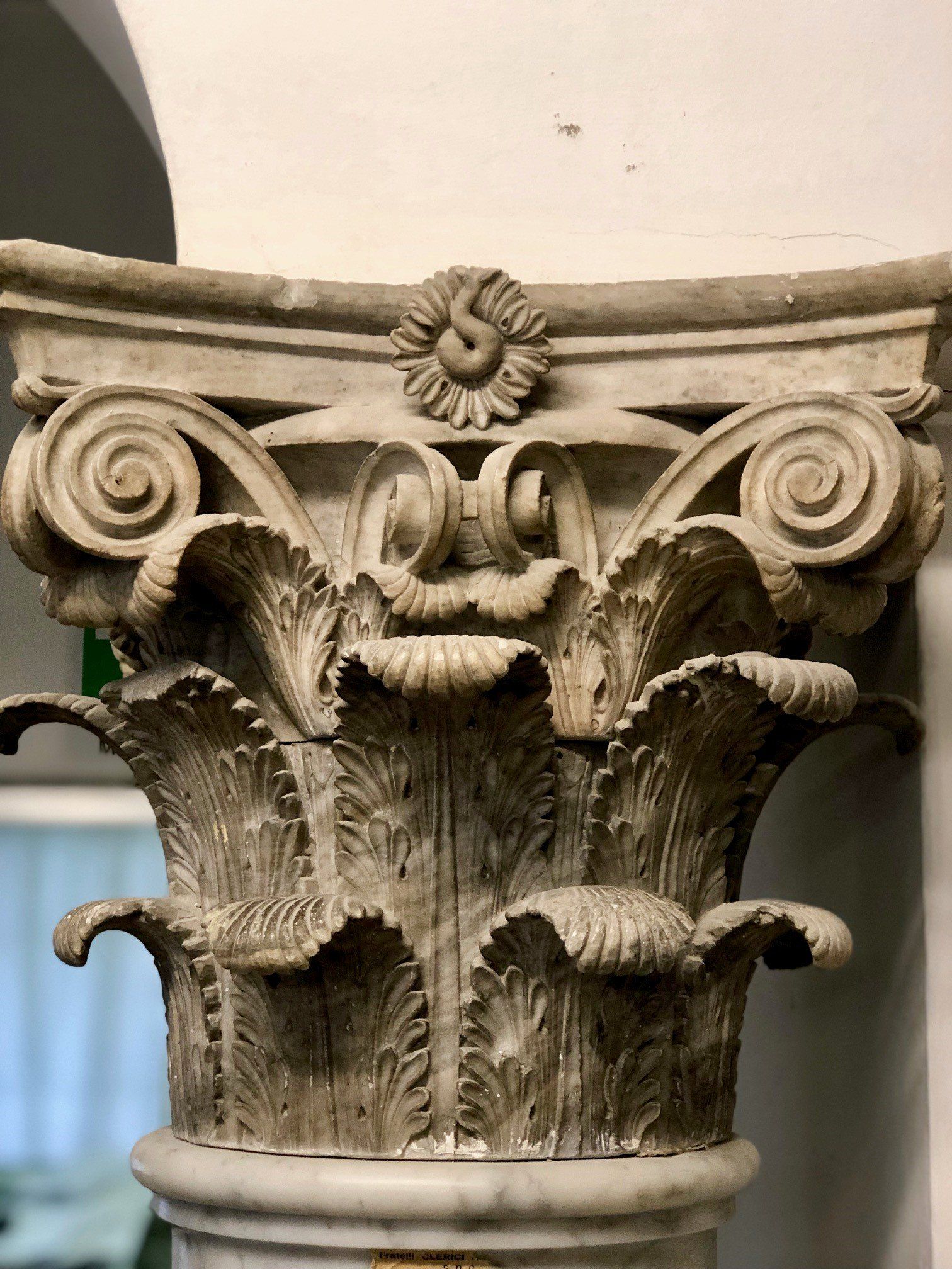 Capitelli in marmo