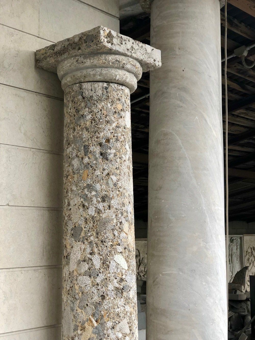 Creazione di colonne in marmo