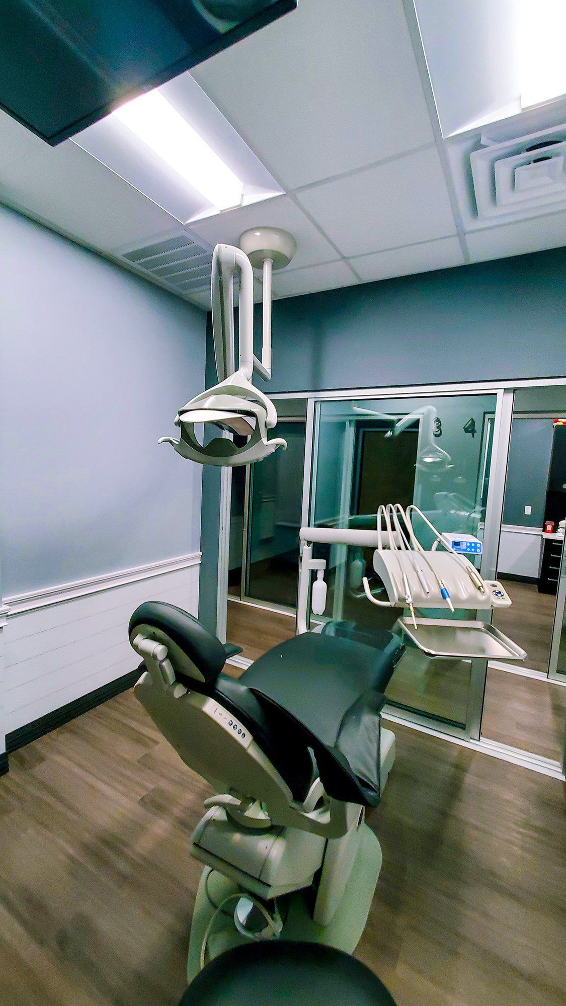 Mighty Smiles Dental, Dallas & Fort Worth. A dental office with a dental chair and dental equipment.