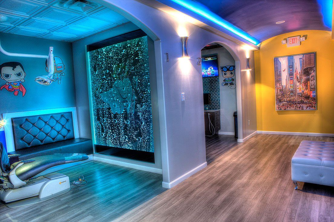 Mighty Smiles Dental, Dallas & Fort Worth. There is a bubble wall in the middle of the room.