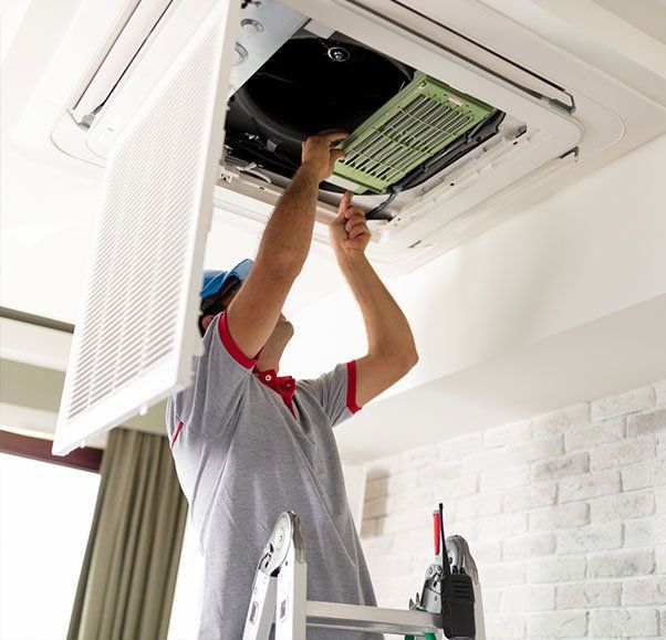 AC Unit Maintenance — Fixing Air Conditioner in Salem, OR An expert providing AC installation in Keizer, OR