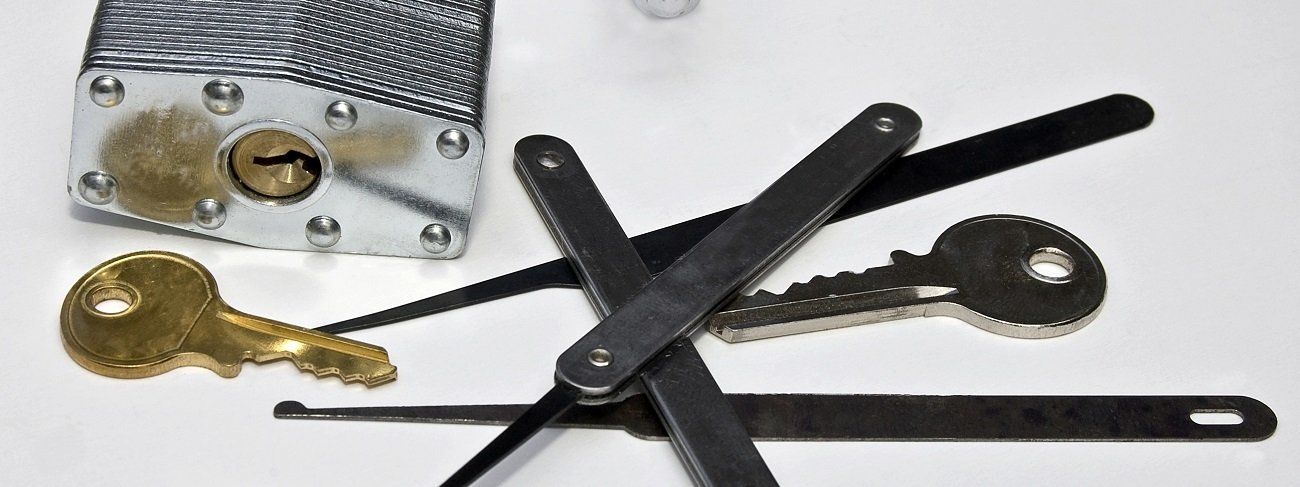 Emergency locksmiths services Basingstoke Hampshire area