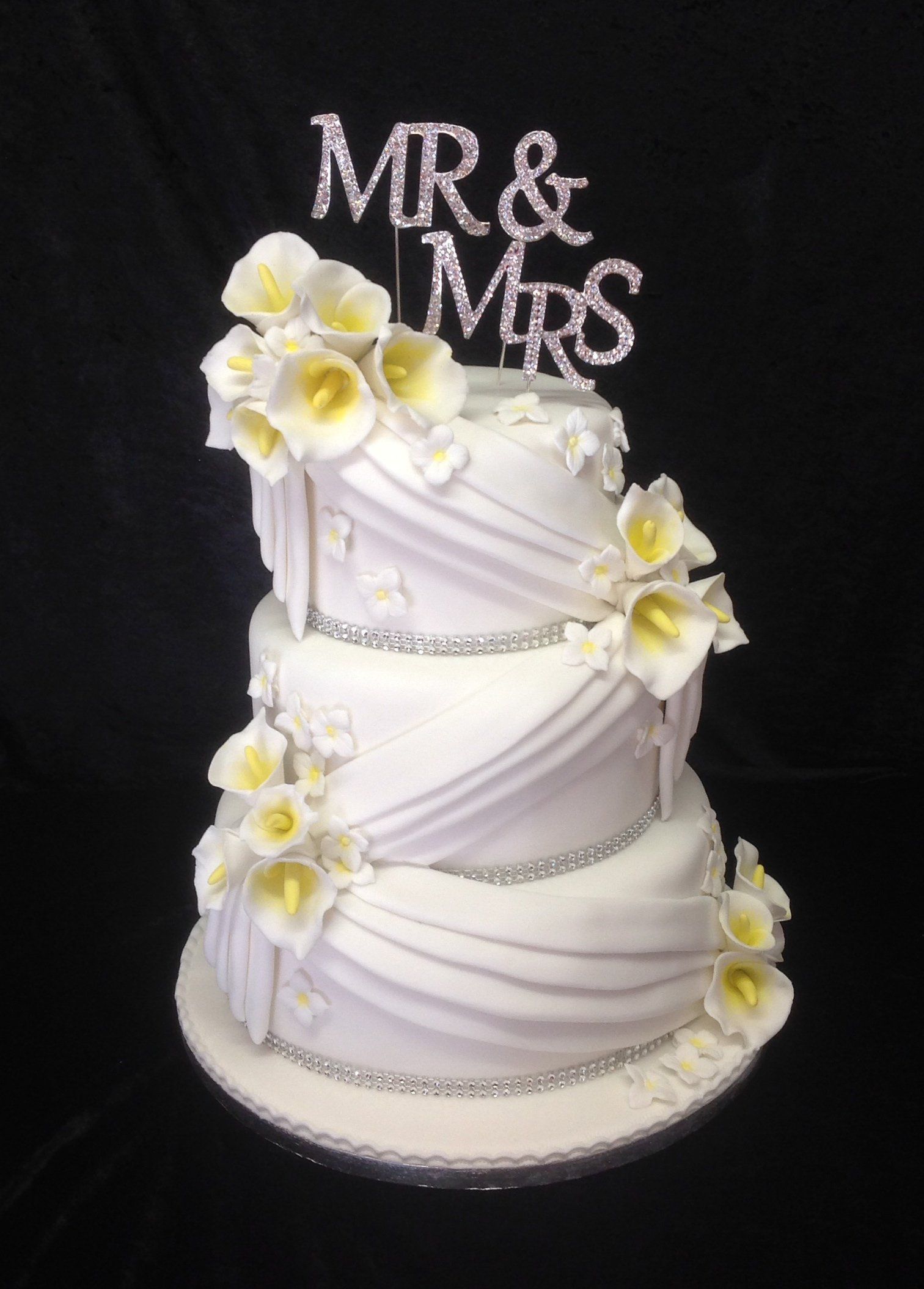 Mr & Mrs wedding cake
