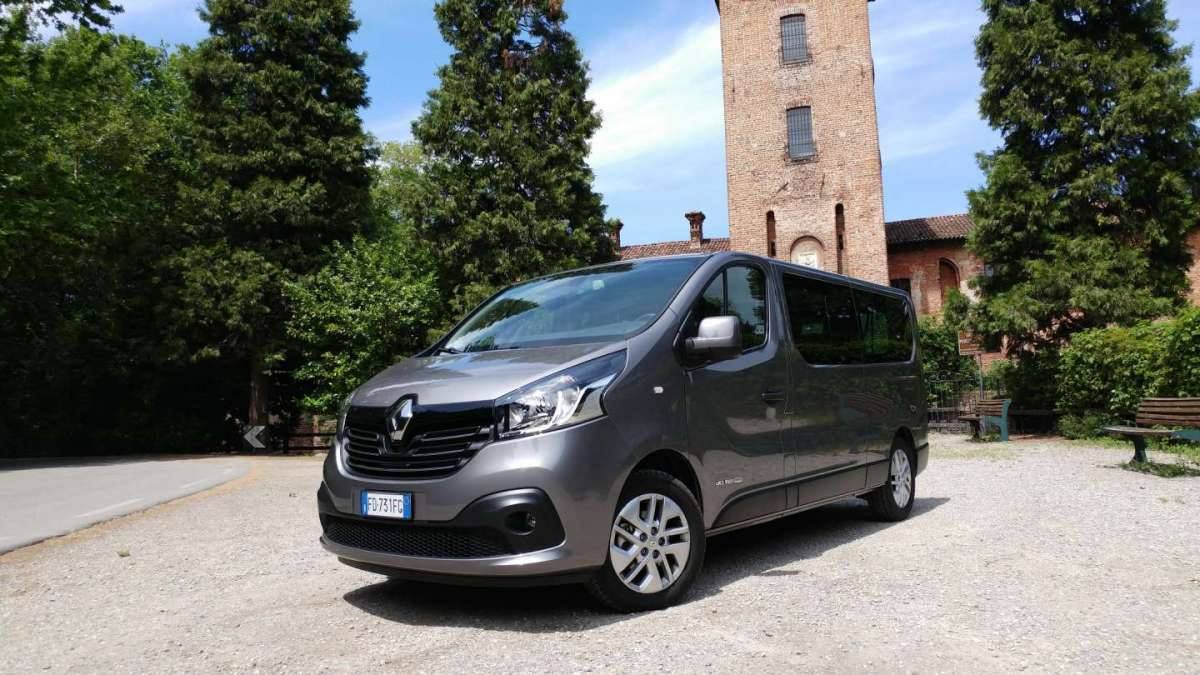 Furgone Renault grigio