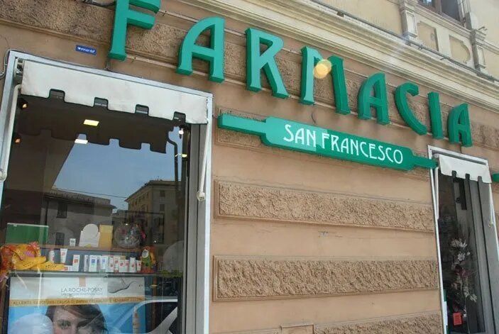 esterno di una farmacia