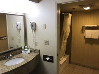 Inn — Hotel Bathroom in Monrovia, CA Inn — Hotel Bathroom in Monrovia, CA