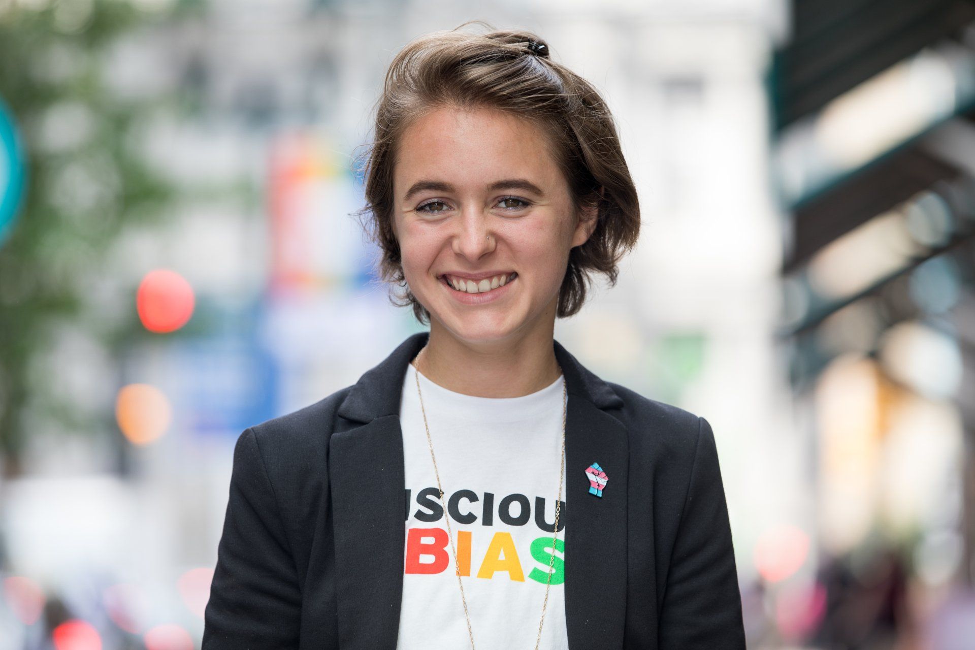 A woman wearing a t-shirt that says ' scious bias ' on it