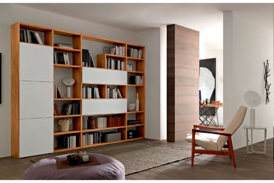 scaffali con libri