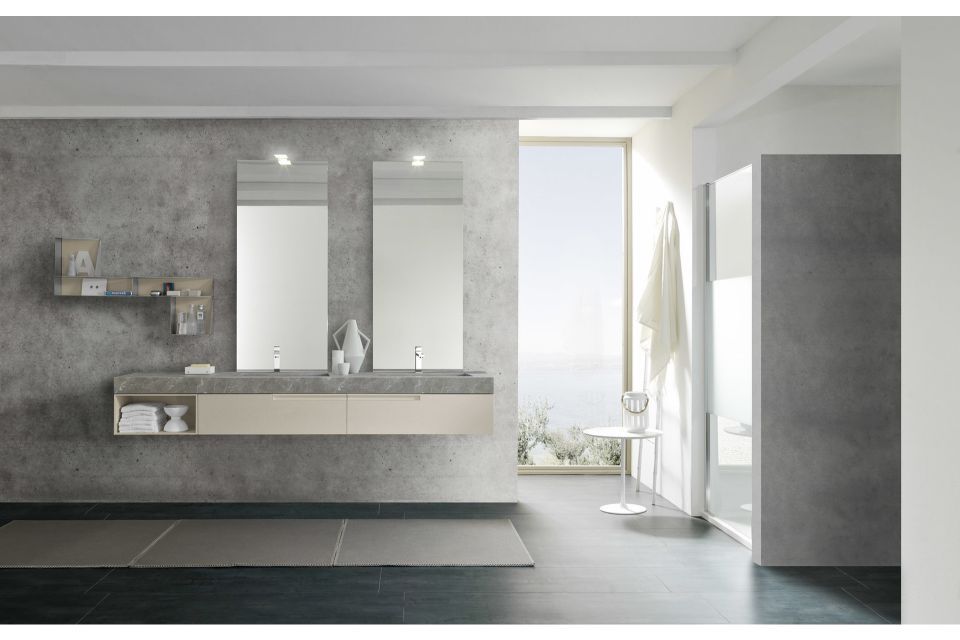 bagno con specchio doppio