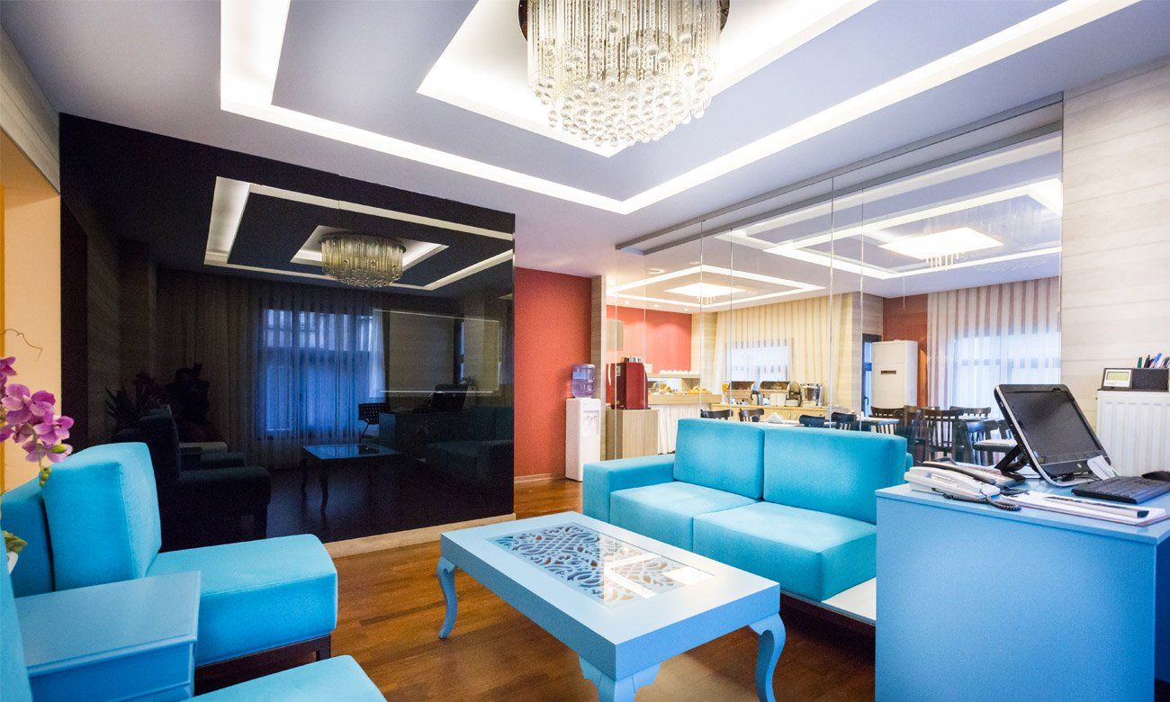 A living room with blue furniture and a chandelier
