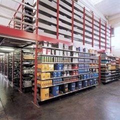 magazzino di ricambi auto